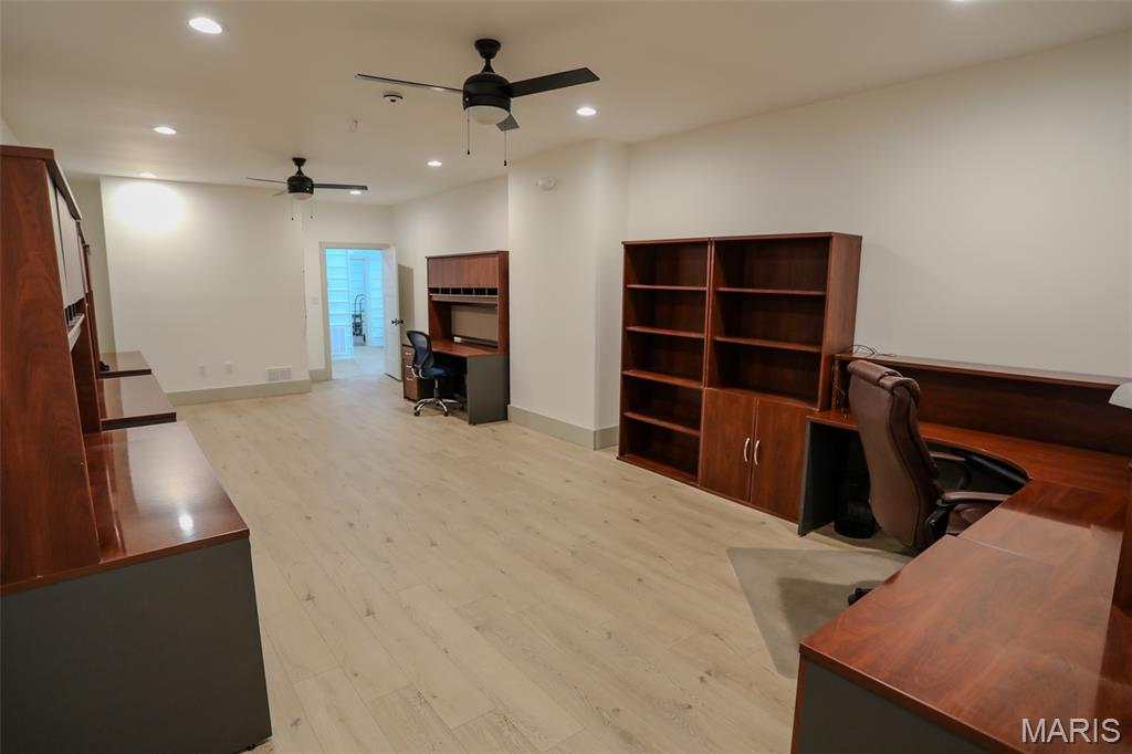 none - Commercial Lease