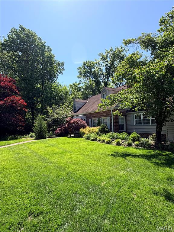 Exceptional opportunity in one of Ladue’s most desirable pockets. Situated on a flat, beautiful, .43-acre lot on a quiet cut-de-sac, 22 Oak Bend Ct offers endless potential for a buyer with vision. This property is being sold completely as-is and ready for your personal finishes, making it an ideal candidate for a full renovation, custom rebuild, or new construction project. Surrounded by high-end homes and located in a premier Ladue location, this is a rare chance to create something truly special in an established market where nearby sales have reached well over $2M.

This location is THE BEST in Saint Louis: award-winning Ladue schools, 15 minutes to see the Cardinals and Blues play, under 15 minutes to all major hospitals, under 15 minutes to Forest Park, walking distance to Tilles Park, and so close to all sorts of restaurants and shops.

Bring your architect, contractor/builder, and imagination; opportunities like this are few and far between.