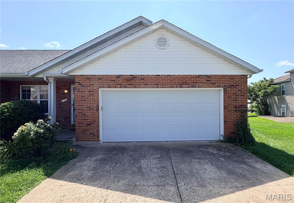 Very handy location, walking distance to major shopping.  Open floor plan with cathedral ceilings in great room, dining room. Main floor laundry room n hallway off bedrooms. Home has assumable loan with great rate, call for details, must be vet or surviving spouse.  Call for
private tour!