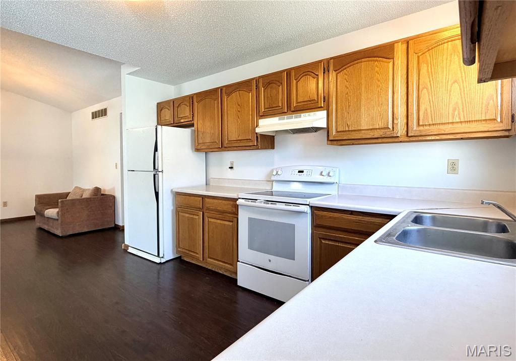 Brookview Manor - Residential