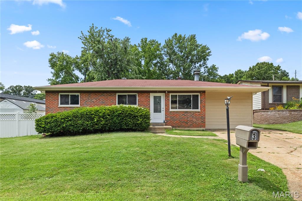 Beautifully renewed 3 bed 2.5 bath ranch on a quiet cul da sac in desirable Arnold! Freshly painted- new kitchen installed! WOW the color scheme is very eye catching! Nice sized bedrooms- spacious open floor plan with kitchen/dining room/living room combo! Bar installed looking into TV room/living room for friends and family to conveniently watch the big game at your NEW HOUSE! huge backyard all fenced in! Basement is wide open giving you the option for media room or an extra living area or bedroom- Conveniently located less than a mile off I55 for that commute- surrounded by restaurant-shopping-nightlife-plaza's- This is the perfect spot to make your own! Call now for more information