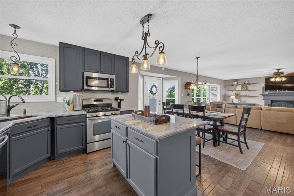 Est At Highgrove - Residential