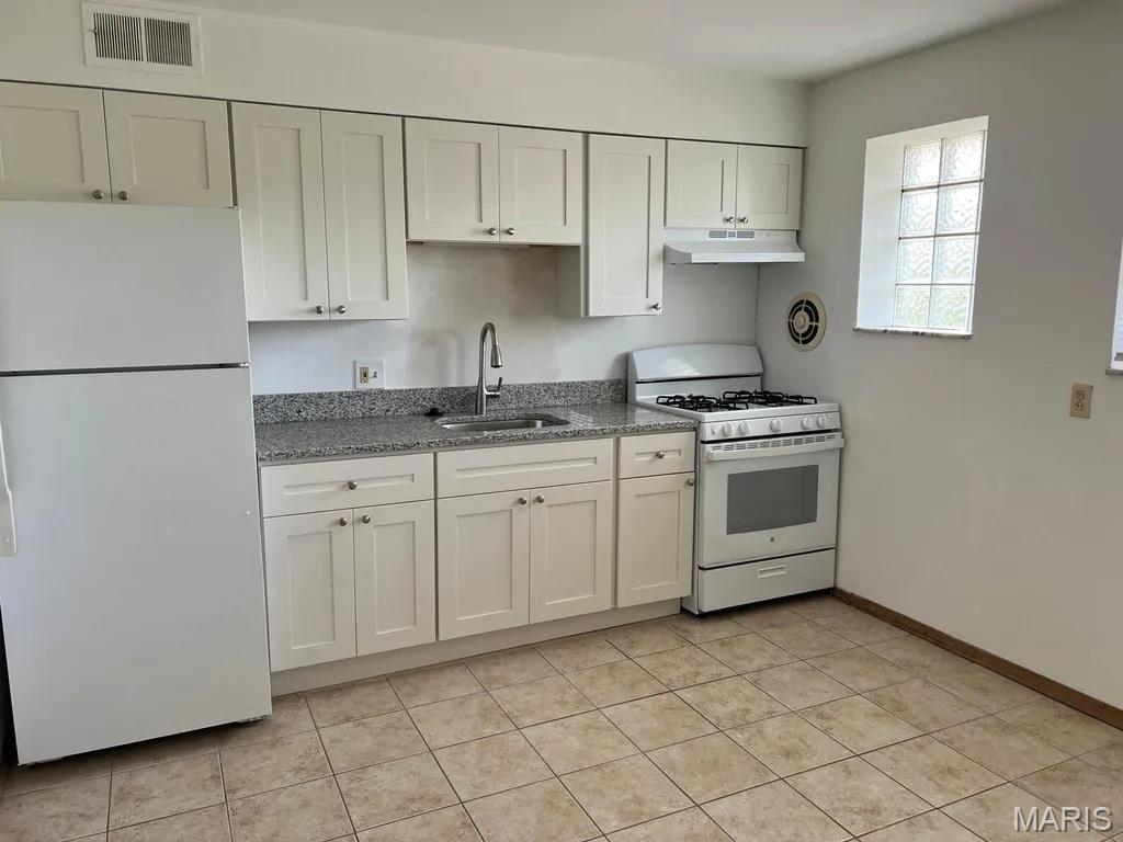 HURRY! This will rent very fast in Kirkwood.  Rare rental opportunity in highly sought-after Kirkwood! Available June 1st 2026, this approximately 900 square feet, spacious second-floor 2-bedroom apartment offers charm, updates, and an unbeatable location close to shopping, restaurants, parks, and major highways including 270, 40/64, and 44!

Step inside to find beautiful gleaming hardwood flooring throughout the bedrooms and living room, a large sun-filled living area perfect for relaxing or entertaining, and an updated gourmet kitchen featuring granite countertops, ceramic tile flooring, gas stove, and abundant cabinetry. The renovated bathroom adds modern style and comfort. Large thermal insulated windows with screens through out provide tons of natural light! Ceiling Fans in bedrooms.  

Additional features include central heating and air conditioning, eat-in kitchen, private assigned storage unit (Unit D), laundry hookups in the basement, and convenient off-street parking. Rent includes water, sewer, and trash service; tenant pays gas and electric. Spectrum cable/internet/phones available at unit. 

Enjoy low-maintenance living in one of St. Louis County’s most desirable communities with quick access to downtown Kirkwood, parks, shopping, and entertainment.

No Dogs sorry! Cats ok! $25 per pet fee monthly.  

Do not disturb current tenant. Schedule your showing today before this one is gone!