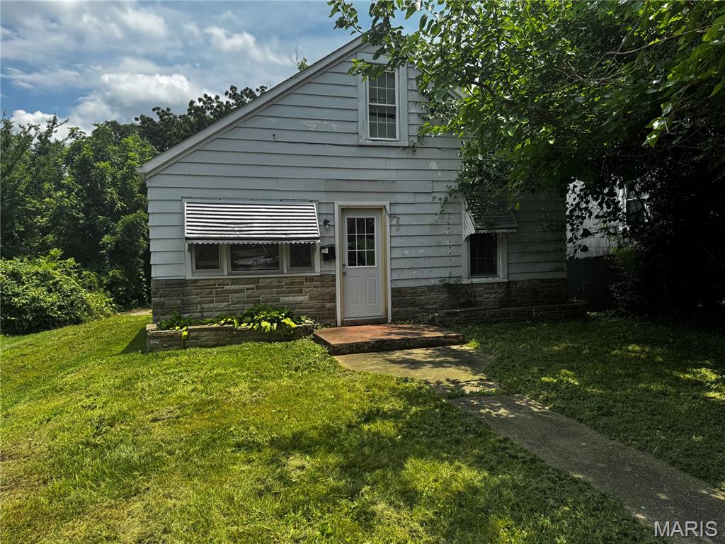 Attention investors, flippers, or buyers looking to build instant sweat equity! This 2-bedroom,
1-bath, 1.5-story Cape Girardeau home offers plenty of potential for the right buyer. Previously
used as a rental and most recently tenant-occupied through December, the property is ready for
its next chapter. The home is in need of major renovation and is being sold as-is, making it an
excellent opportunity for a renovation project, investment property, or affordable starter home for
someone willing to put in the work. Bring your vision and transform this property into something
special!