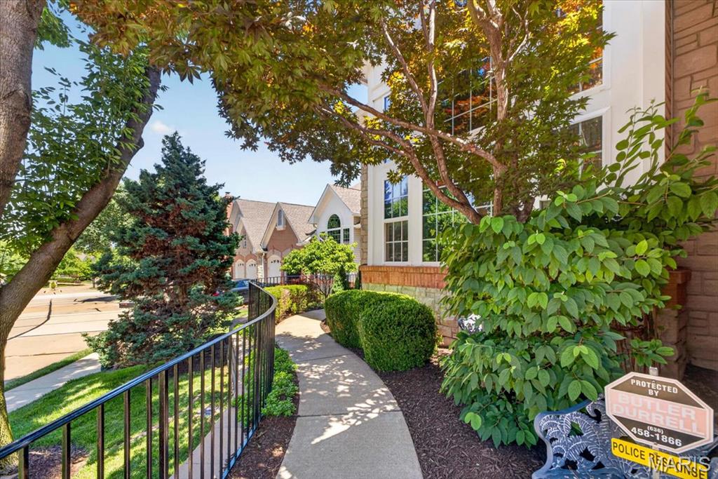 Manors At Questover The - Residential