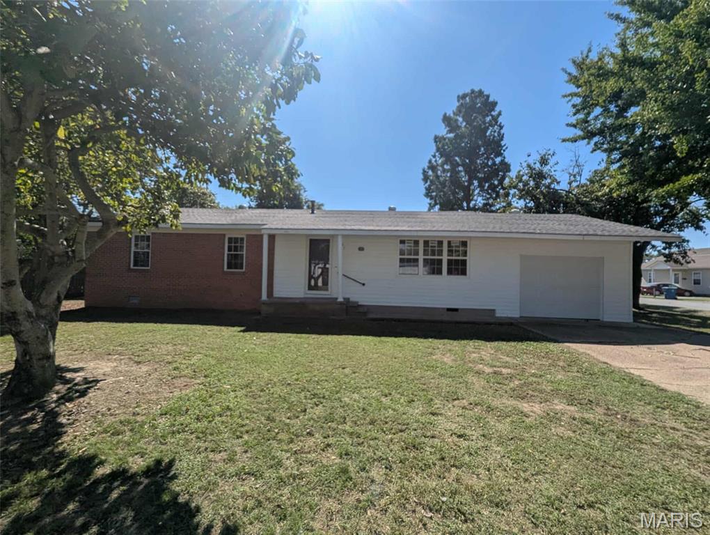 Looking for a completely renovated and turn-key home?  Then feast your eyes on this one!  This property offers a unique opportunity to own a home that has classic charm with modern updates throughout. Everything in the home is new, electrical, plumbing, flooring, fixtures, HVAC and Roof!
Home sits on a corner lot that is mostly privacy fenced and it's located just walking distance to the school.  All of this and an affordable price?  Yes!