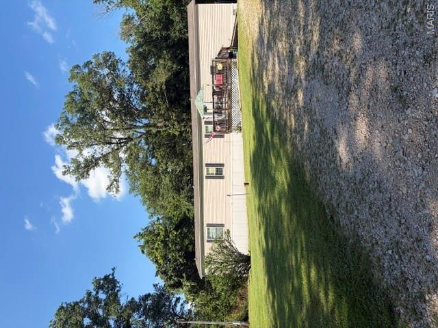 Beautiful spot, great location just minutes from town and close to Meramec State Park and the Meramec River.  Home and 3 acres with a barn with 3 stalls. Kitchen features stone decor with lots of nice cabinets, complete with refrigerator, stove and dishwasher.  Seller is also leaving the stack washer and dryer.  Nice size living room.  Master bedroom with large master bath with large tub, separate shower and double vanity.  Plus 2 more bedrooms.
Home has upgraded heavy duty insulated skirting.  Back deck leads to area with privacy fence for pets
