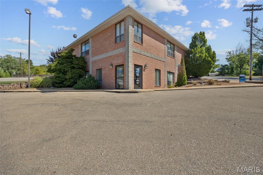 Price Reduced!!  Prime Commercial Investment Opportunity!!!
Spacious commercial building located on a high-traffic corner lot with excellent visibility. The property is currently set up for three separate businesses; all units are currently a leased—providing immediate income for the new owner. A large parking lot ensures plenty of space for both customers and employees.  This is a rare opportunity for investors or business owners to secure a well-positioned property in a highly desirable location. Monthly rents are $2500, $1100, & $950.