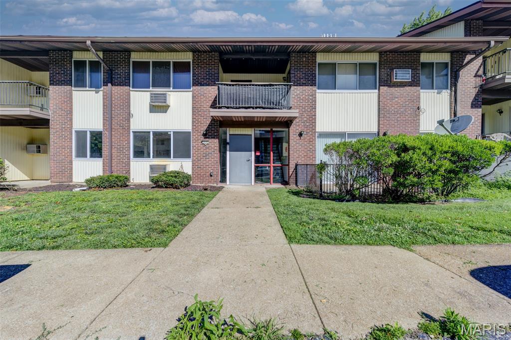 Hazelcrest Condo - Residential