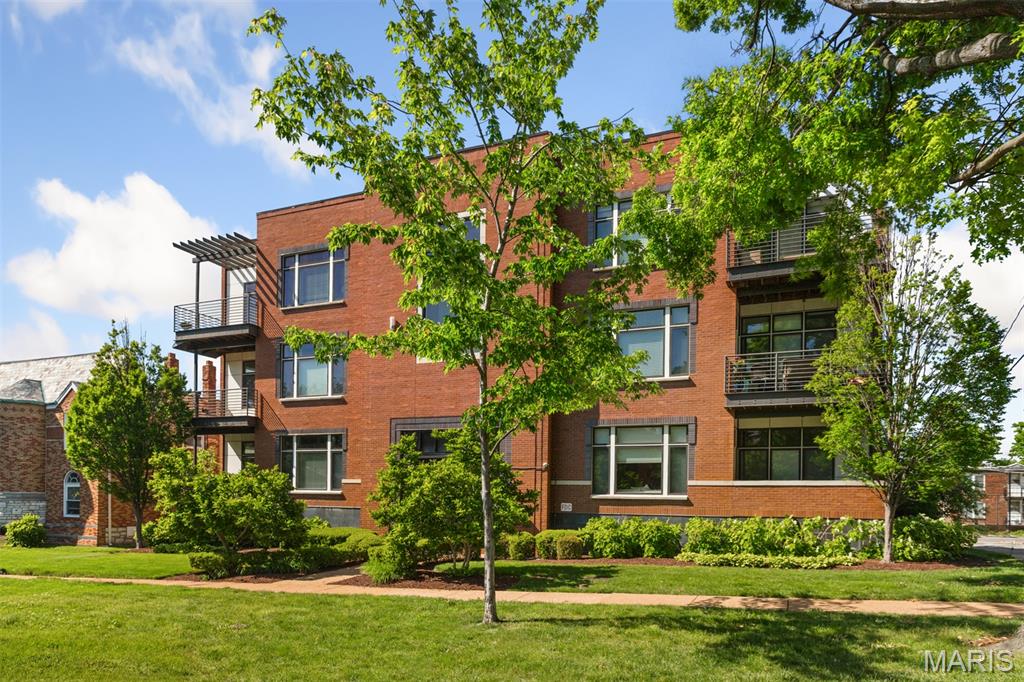 This pristine penthouse, end unit condominium is located in the desirable DeMun, Clayton area. The building is newer, immaculate, and only has 9 units in the building. Living space offers 9 foot ceilings and large wood casement windows bringing beautiful natural light to the space. Amenities include:  Open spacious floor plan, roomy entry and powder room, wood flooring, Chefs kitchen, stainless appliances, Gas range, ample granite counter space, breakfast island, new light fixtures, large master bath with custom built-ins, walk-in organized master closet, double sinks, granite counters, large laundry room with storage, plenty of organized closets, and charming deck that over look mature trees and the most breathtaking sunsets.  There are 2 garage spaces, #5, and #10. (Storage in front of and the sides of parking) The Association say you may have an electric barbeque on the deck. Elegant easy living!  Mrs. clean lives here!  (Referred to as the Penthouse unit by the builder because of the fabulous view!)