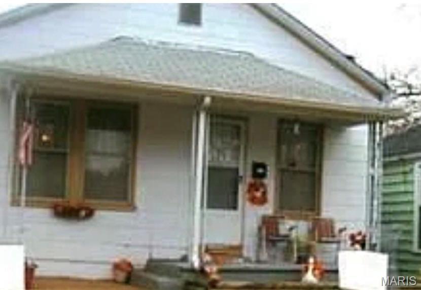 1-bedroom, 1-bath home in the heart of Baden with tons of potential for the right buyer or investor. This handyman special features a spacious layout, original character, and a large yard ready for your personal touch. Perfect opportunity to renovate, flip, or create a rental property. CHome is being sold as-is and will require repairs and updates, but with some vision and work, this property could truly shine. Great investment opportunity at an affordable price!