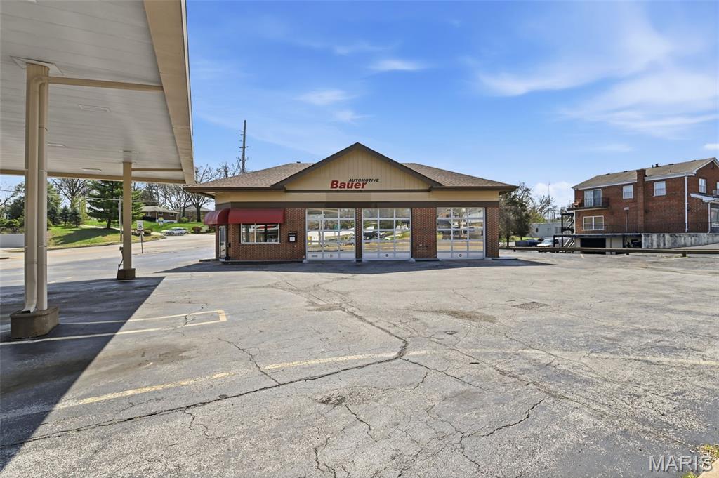 Lauras Sub 1 - Commercial Lease
