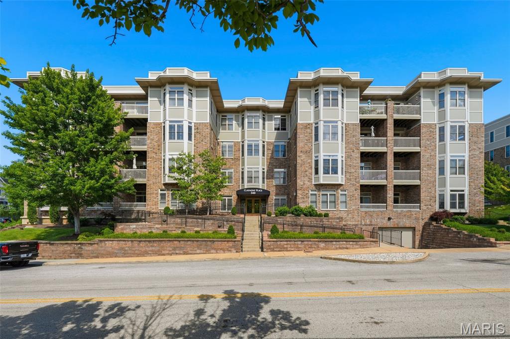 Beautifully updated and impeccably maintained 2BD/2.5BA condo offering over 2,100 sq. ft. of light-filled living in sought after University City.  This spacious residence blends comfort, style, and convenience—perfect for those seeking low maintenance living without sacrificing square footage or sophistication. Enjoy spacious open-concept living and dining areas, a stylish eat-in kitchen, generous bedrooms with en-suite baths, and walkin closets. The private balcony provides a peaceful retreat, while a dedicated bonus room/den boasts beautiful built-ins for the perfect home office.  Additional conveniences include main-floor in-unit laundry, two secure underground assigned parking spaces, extra storage, elevator access, and a welcoming, well-appointed lobby. Perfectly positioned close to dining, shopping, parks, and Clayton amenities.