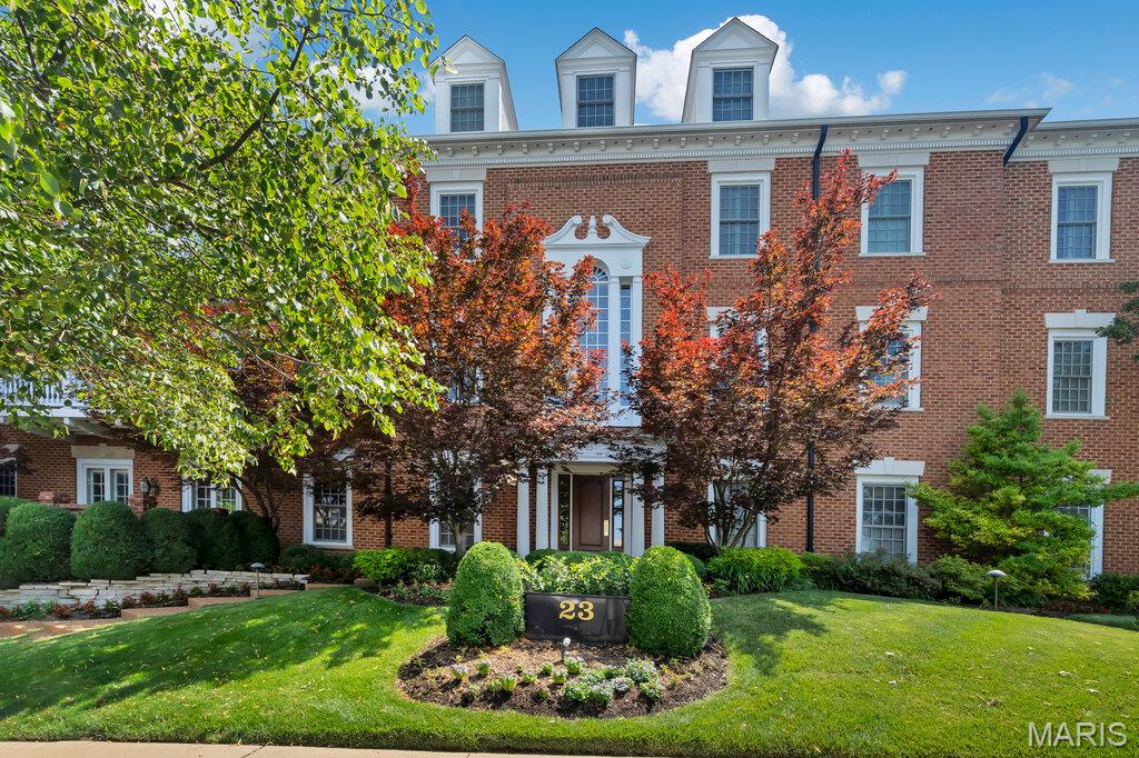 Stylish Living in the Heart of Clayton!  Welcome to this beautifully appointed 2bed/2.5 bath residence ideally located in the vibrant heart of downtown Clayton.  Features secured building with an elevator.  This 2nd floor spacious Condo offers a flexible floor plan featuring a light-filled living room, gas fireplace with built-ins and French Doors leading to your private Balcony.  Separate dining room with beautiful triple crown molding and is large enough for your furniture and perfect for your entertaining, step into your chef's well-designed kitchen featuring 42" maple cabinets, newer Bosch dishwasher, newer Bosch range & a SubZero refrigerator/freezer.  Charming breakfast room perfect for everyday living. Primary bedroom offers ample space & comfort, complete with custom walk-in closet & a beautiful en-suite with a  jetted tub, his /hers granite counters.   There's a den complete with built-ins and a 2nd bedroom with a bathroom for your guests ultimate convienence.  Two assigned underground parking spaces, and assigned storage. A short stroll to downtown Clayton's restaurants, shops & cafes, as well as nearby Shaw  Park.  Whether you're working from home or just exploring the city, this property delivers both privacy, luxury & a faboulous lifestyle.
Don't miss this rare opportunity to live in one of Clayton's most desirable neighborhoods!