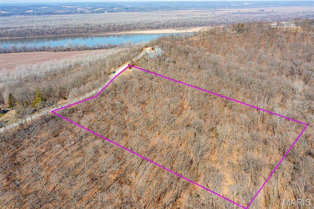 Gorgeous 5.46+/- acre lot overlooking the Missouri River and in ultimate privacy in the gated Bluffs of St. Albans. This beautiful lot provides privacy and the charm of country living with the convenience and ample amenities of Wildwood just minutes away. Perfect location for your dream home, a contemporary farmhouse, or even a country estate. Bring your own builder and home plan (with approval from St. Albans Architectural Review Committee and Owner's Association). Must see! Additional Rooms: In Platted Subdv.
