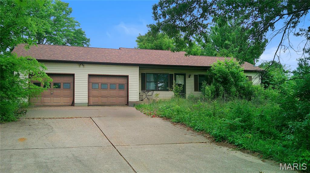 OUTSTANDING OPPORTUNITY just outside of Washington.  Peace & privacy are yours  This great ranch features 3 beds & 2 full baths and over THREE ACRES of paradise!  Property is to be sold in its current as-is condition with no warranties or representations by the Seller. Seller will not make repairs nor provide any inspections. Seller's addendum is required after terms of sale are agreed upon. Special Sale Contract (Form #2043) required. Proof of funds required with offer.