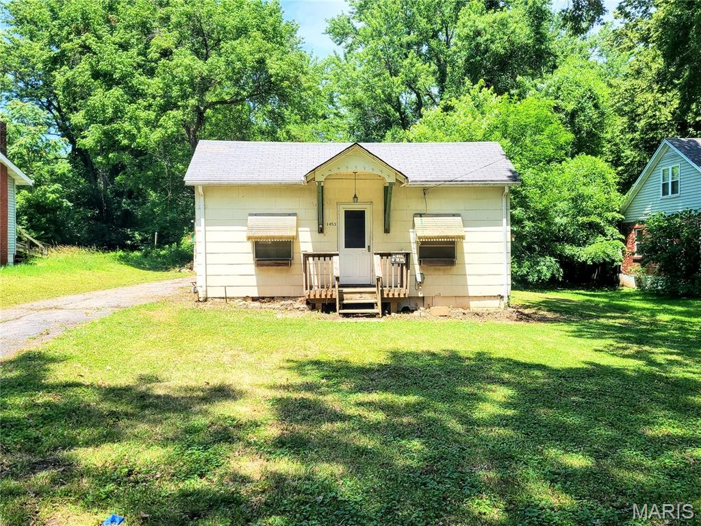 BUNGALOW home, 1 bedroom, 1 bath, living room, kitchen and dining room sitting on a half acre lot. Semi private street. Deep lot with a 1 car garage. .5 acres to housed your business items. Great for a small/midsize business owner to possibly operate in lawn care, car repair, roofing, Airbnb etc. .  Deep driveway will hold up to 4 cars. Property sold as-is. Seller will not make any repairs nor pay for  any inspections. No inspection contingency. Preview property prior to making an offer. Mainly for investors to rehab. Unincorporated area!!