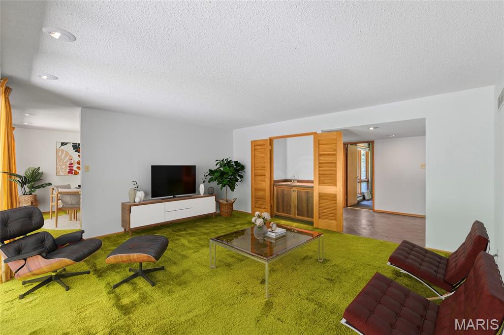 Meadowbrook Country Club Estates - Residential