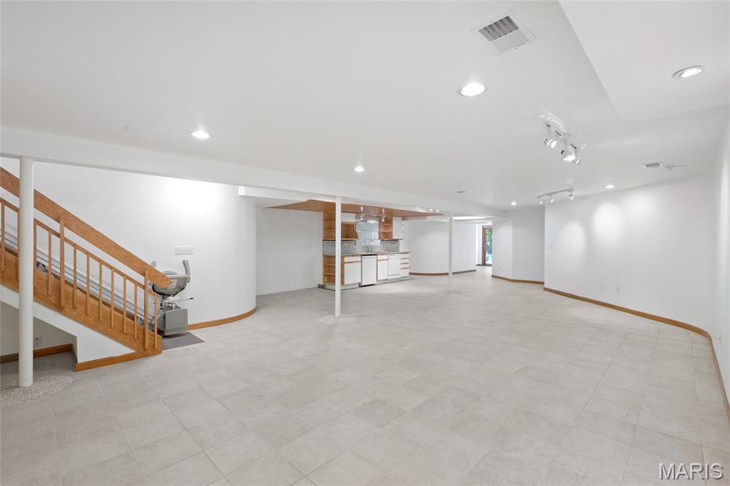 Meadowbrook Country Club Estates - Residential