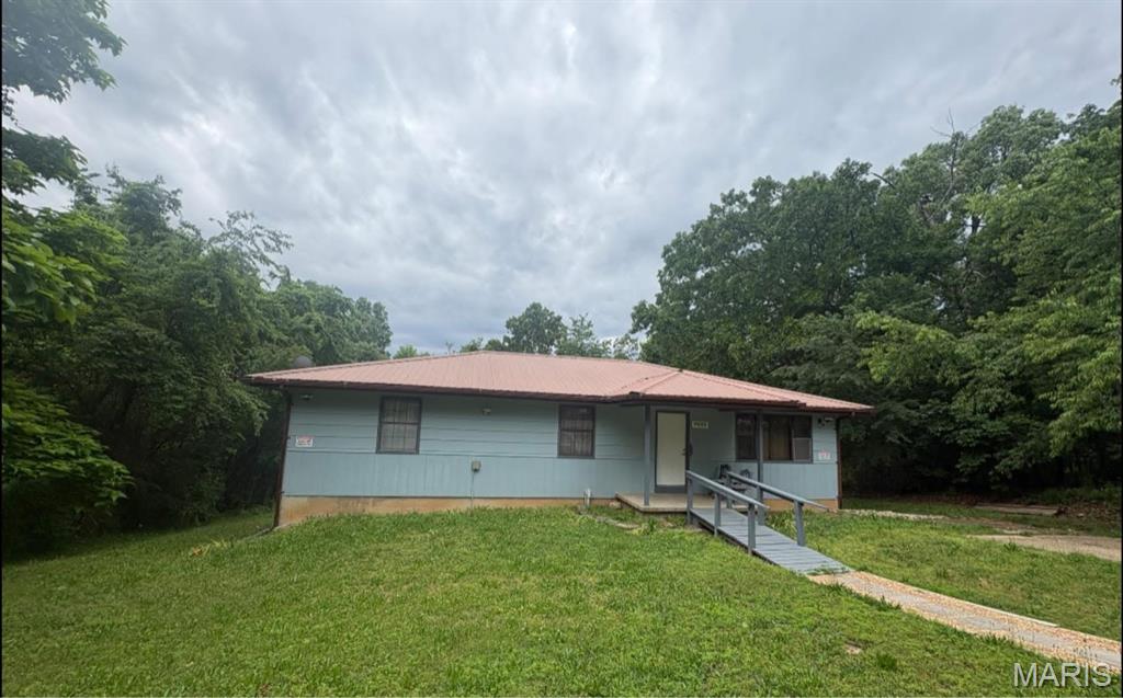 Spacious 3 bedroom/1 bath home offers a completely remodeled main level with new appliances included, covered deck off the kitchen overlooks the backyard and is an ideal area for outdoor entertaining, full unfinished basement awaits your final touch. Situated on .33 acres m/l. Just one mile to the beautiful Clearwater Lake!