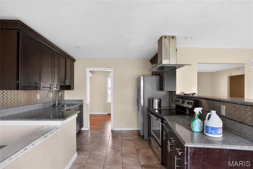 Hathaway Manor 17 - Residential