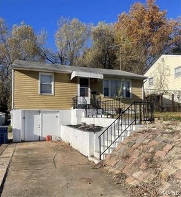 Come and see 2504 Mary!! This gem of a home is a 2 bedroom 1 bath and nestled in the Jennings Community. The large backyard is perfect for a retreat into some green space! The home is vacant and in need of some TLC to bring it back to it's former glory. Please reach out with any questions today!!!