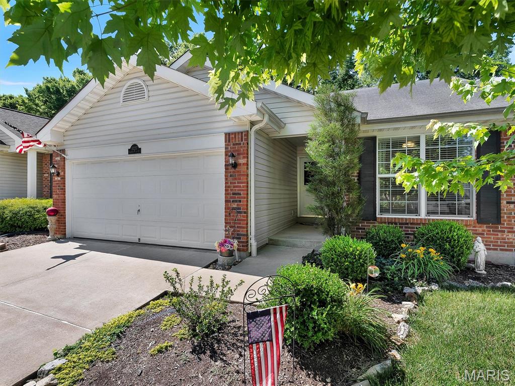 Welcome home to this beautifully maintained 2-bedroom villa in desirable Westin Place Subdivision! Bright and inviting, this home features vaulted ceilings and solid-surface flooring throughout the main living areas, creating an open and airy feel. The thoughtfully designed floor plan offers two spacious bedrooms connected by a convenient Jack-and-Jill bathroom, plus main-floor laundry for everyday convenience.
The breakfast room adjoins the well-appointed kitchen, featuring attractive countertops, stylish backsplash, easy pull-out cabinet glides, and a newer dishwasher. Step outside to the patio and enjoy peaceful views while watching local wildlife, including deer and turkey.
The finished lower level expands your living space and includes a full second bathroom, making it ideal for entertaining, guests, a family room, or home office. You'll also appreciate the abundant storage space and attached 2-car garage. Neighborhood guest parking provides added convenience for visitors.
Enjoy low-maintenance villa living in a beautiful setting with comfort, functionality, and nature right outside your door!