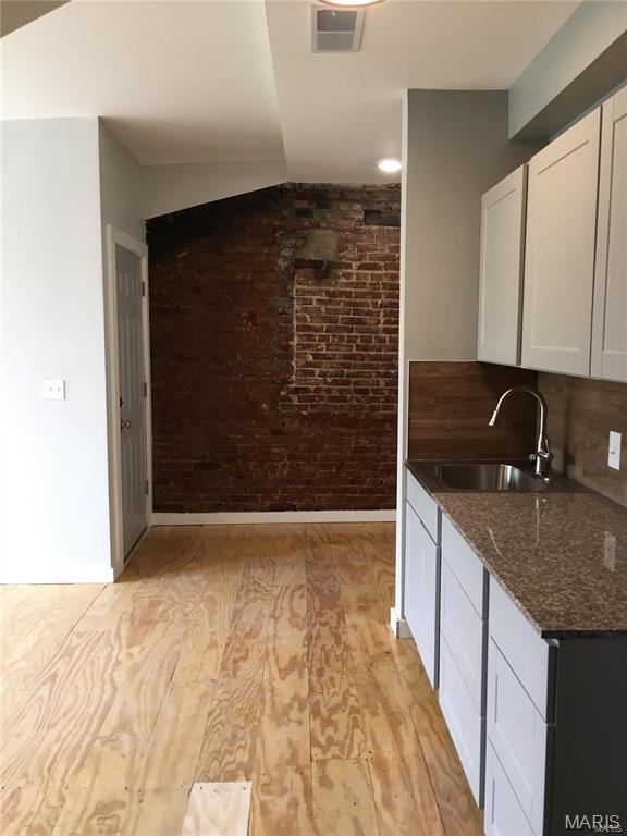 Carondelet - Commercial Sale