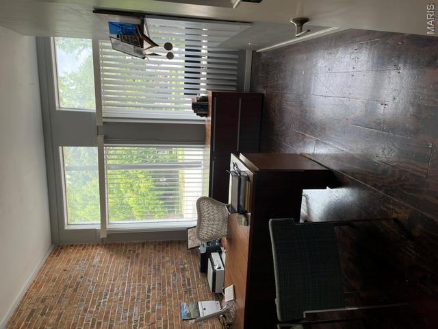 Carondelet - Commercial Sale