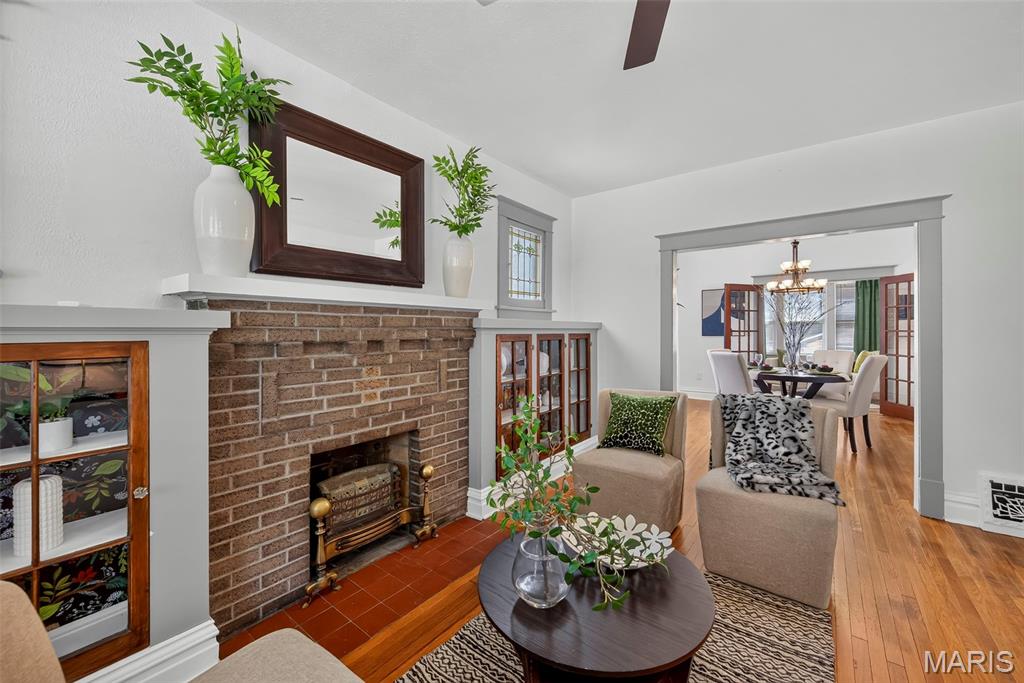 Laughlins Add To Sycamore Hills Re - Residential