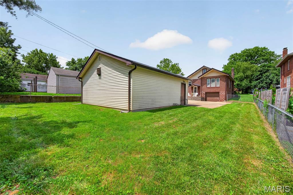 Laughlins Add To Sycamore Hills Re - Residential