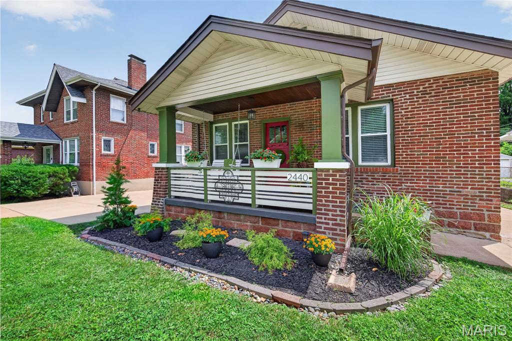 Laughlins Add To Sycamore Hills Re - Residential