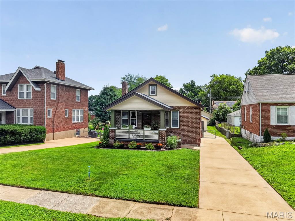 Laughlins Add To Sycamore Hills Re - Residential