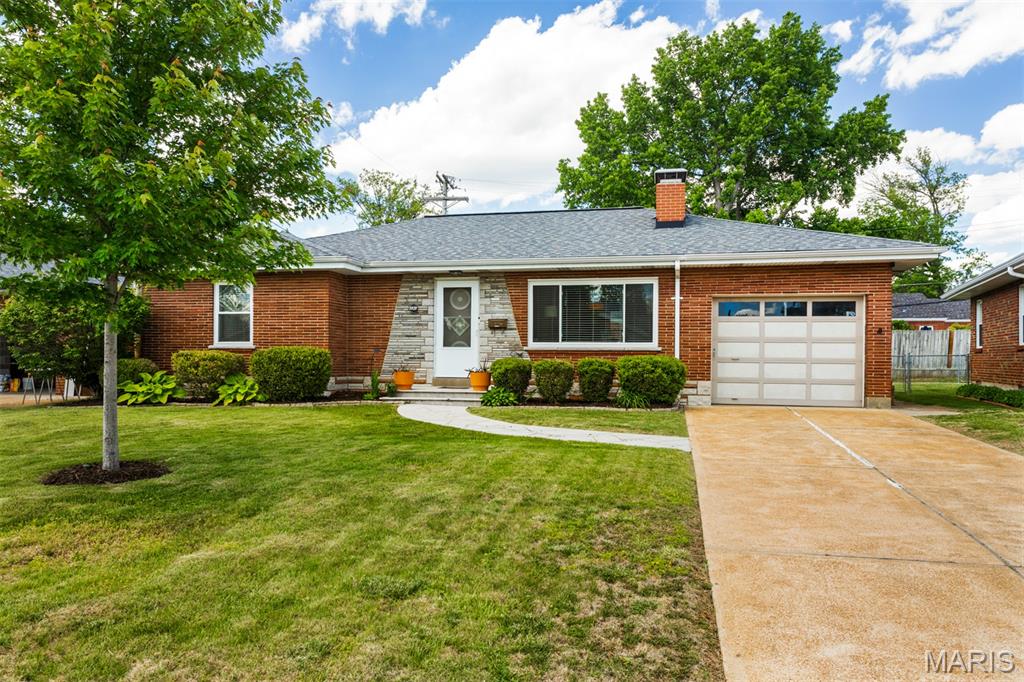 Welcome to 5939 Hilgard — a stunning mid-century modern gem nestled in the highly sought-after St. Louis Hills neighborhood. From the moment you arrive, you’ll be captivated by the exceptional curb appeal of this charming brick home, ready to begin its next chapter with new owners.
Inside, you’ll find 2 spacious bedrooms and 2 full bathrooms, with one bath conveniently located on the main level and another in the finished lower level. The attached one-car garage adds everyday convenience, while the expansive lower-level family room with a kitchen area offers endless possibilities for entertaining, relaxing, or creating the perfect guest retreat.
Step outside to discover an oversized backyard designed for gatherings, summer barbecues, quiet evenings, and outdoor enjoyment. With timeless character, functional living space, and an unbeatable location, this home truly has it all.
Schedule your showing today and experience everything 5939 Hilgard has to offer!