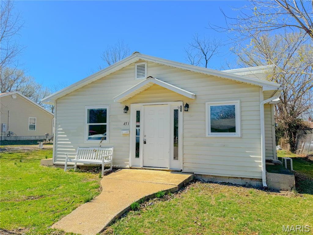 Come see what this charming 3-bedroom, 1-bath home has to offer! Nestled in the heart of Sullivan, this home has been beautifully remodeled with modern finishes throughout. Featuring a spacious, open layout with updated fixtures, this home also includes a large backyard perfect for outdoor activities. Stay comfortable year-round with ductless AC and heating, enjoy peace of mind with a durable metal roof. Plus, a detached garage offers plenty of storage space or room for a workshop. Don't miss out on this fantastic opportunity to own an affordable move-in ready home!