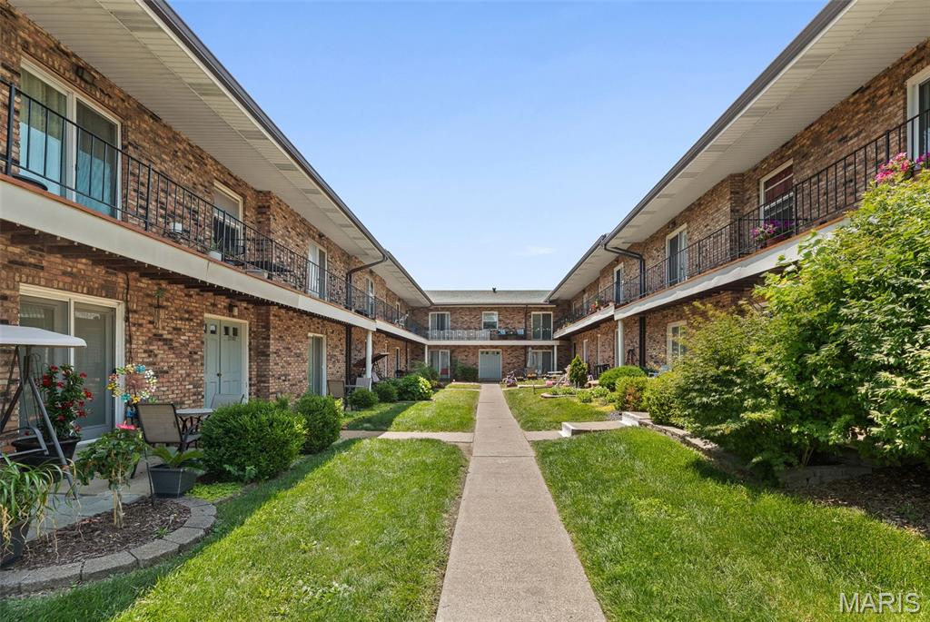 Gorgeous condo, NO NEED TO DO ANYTHING, TOTALLY MOVE IN READY, remodeling throughout with beautiful bathroom  Ceiling Fan & Lighs in most rooms, SPACIOUS LIVING ROOM FOR ENTERTAINING, THIS UNIT HAS ITS OWN PRIVATE ENTRANCE THROUGH THE BACK OF THE BUILDING WITH A NICE PRIVATE BRICK PATIO AND LANDSCAPING. THE PARKNG SPOT IS RIGHT NEXT TO THE THIS ENTRANCE. SOOOO CONVENIENT. DON'T MISS THE STORAGE JUST OUTSIDE THE DOOR TO THE INSIDE STAIRWAY.