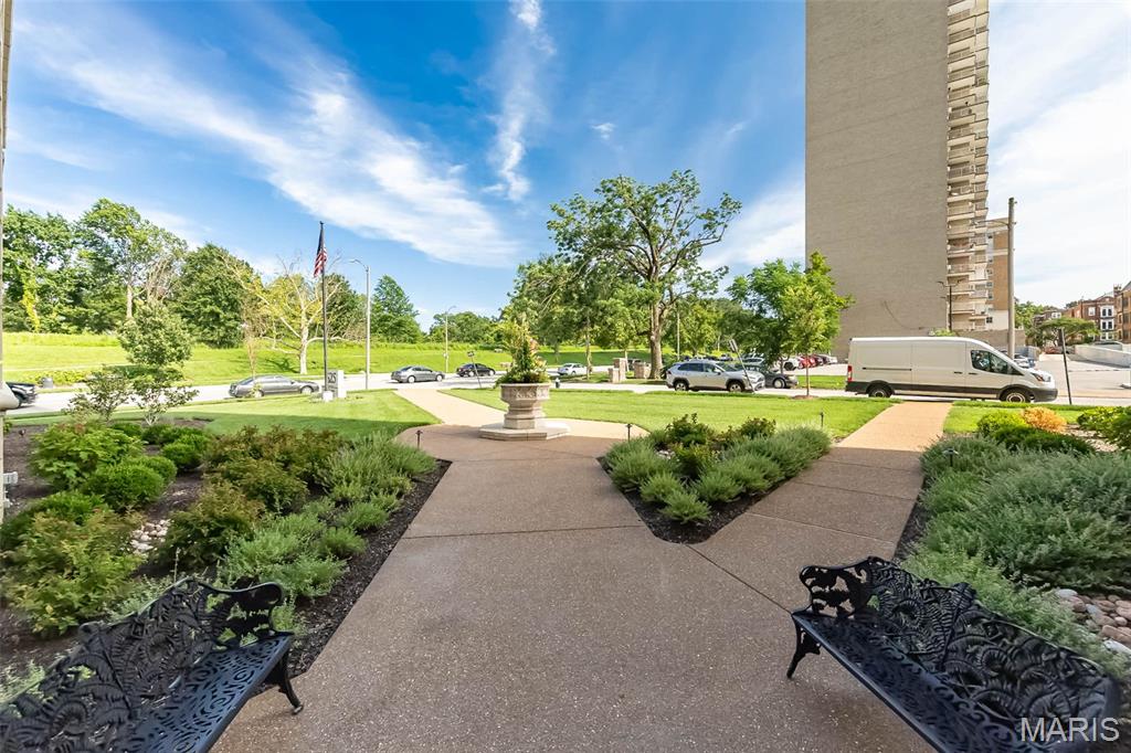 625 South Skinker Condos - Residential