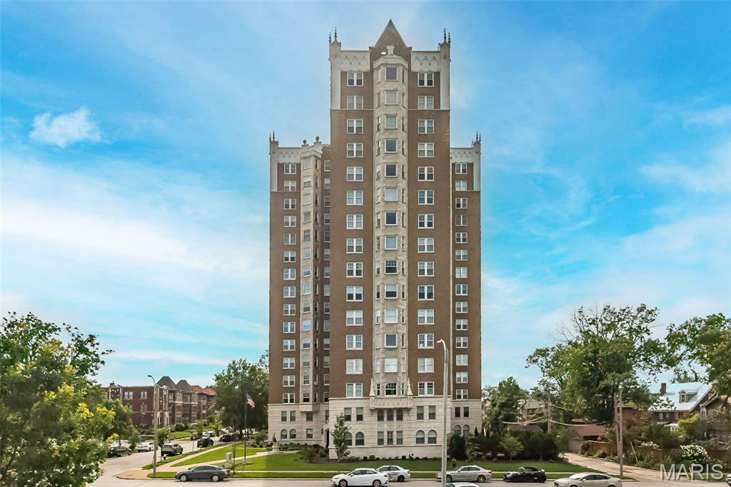 Welcome to the Beaux Arts 625 Skinker building which offers gracious living across from Forest Park.  This 3 bedroom, 3 bath condominium has a nice foyer that leads to a large stylish living room with bay window with views of the park, formal dining room  that is perfect for formal or casual dining,  beautiful newer kitchen with custom cabinets with Carrara marble counter tops, gas cooktop with hood, and walk in panty.  The primary suite has en suite bath and nice closet, bedroom 2 has built in bookcases and shares updated hall bath with bedroom 3 that has great view of the park.  A office/den is off the kitchen and has the washer/dryer in a closet.  Newer windows, lots of light, 9'tall ceilings,  architectural detail and moldings.  24 hour doorman, security, building manager on site Monday-Friday, exercise room, outdoor patio with grill, storage on main floor, 2 elevators and secure parking garage.
Within walking distance to  coffee shops, restaurants,  Forest Park, and short drive to Wash U and BJC