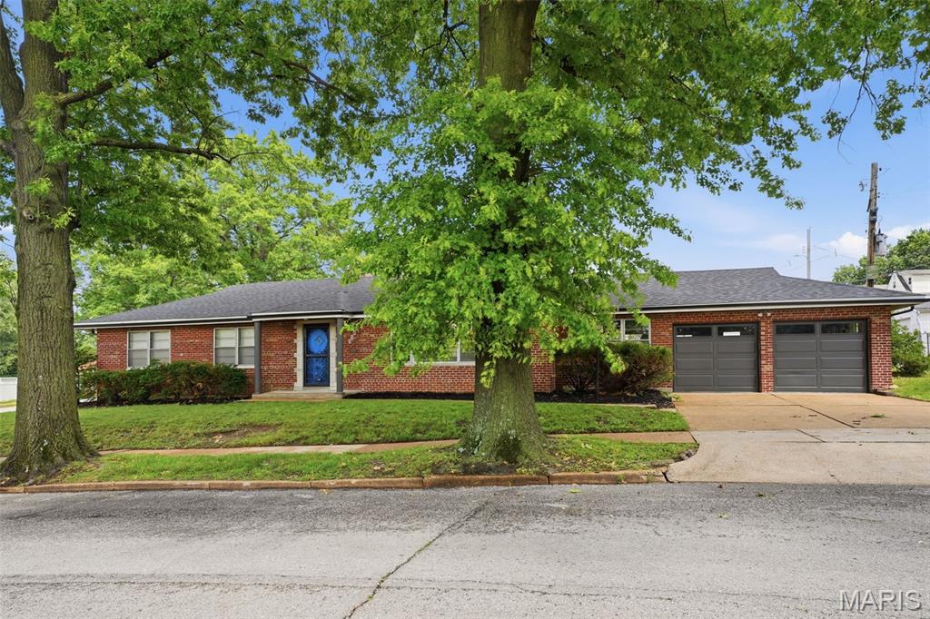 Mid-century 3 bedroom, 2 bathroom large ranch with attached 2-car garage on a corner lot in the heart of Northampton. Step inside to a large living room that anchors the home with space to actually live—flowing seamlessly into an open dining area made for dinner parties, holidays, or just a really good Tuesday night. The kitchen is the real flex: oversized peninsula, solid surface counters, brand-new cabinetry, and new stainless appliances. Three true bedrooms and updated main bath offer flexibility, while a bonus den gives you that extra “whatever-you-need-it-to-be” space—home office, reading room, or family room. Closet space? Plenty. (Yes, really.) All tied together with newly finished wood floors, period appropriate lighting and tile. And then there’s the unicorn: an attached two-car garage—rare for South City. Downstairs, the finished lower level expands your living space with an additional full bath, dedicated office area, TV/lounge zone, sleeping area and a proper laundry room. Major systems are already handled too, with a newer water heater, updated electric panel, and a new roof—so you can just move in and enjoy. Out back, a covered patio sets the stage for everything from morning coffee to late-night hangs—rain or shine. Clean lines, smart updates, and that unmistakable mid-century vibe—all on a prominent corner lot in one of the city’s most loved neighborhoods. Walk to nearby Tilles Park or enjoy all the things North & South Hampton has to offer!  Contact me- the listing agent- with any questions or schedule your showing today.
