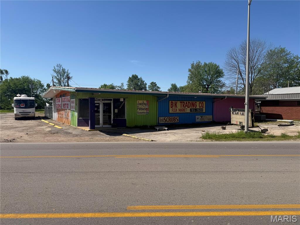 902 Highway 53, Poplar Bluff, Mo 63901

$399,900

Looking for a place to operate a business in that has plenty of space? Look no further! With a building that has 14,600 sq ft and a parking lot that has 10,000 sq ft, the opportunities for this property are endless.