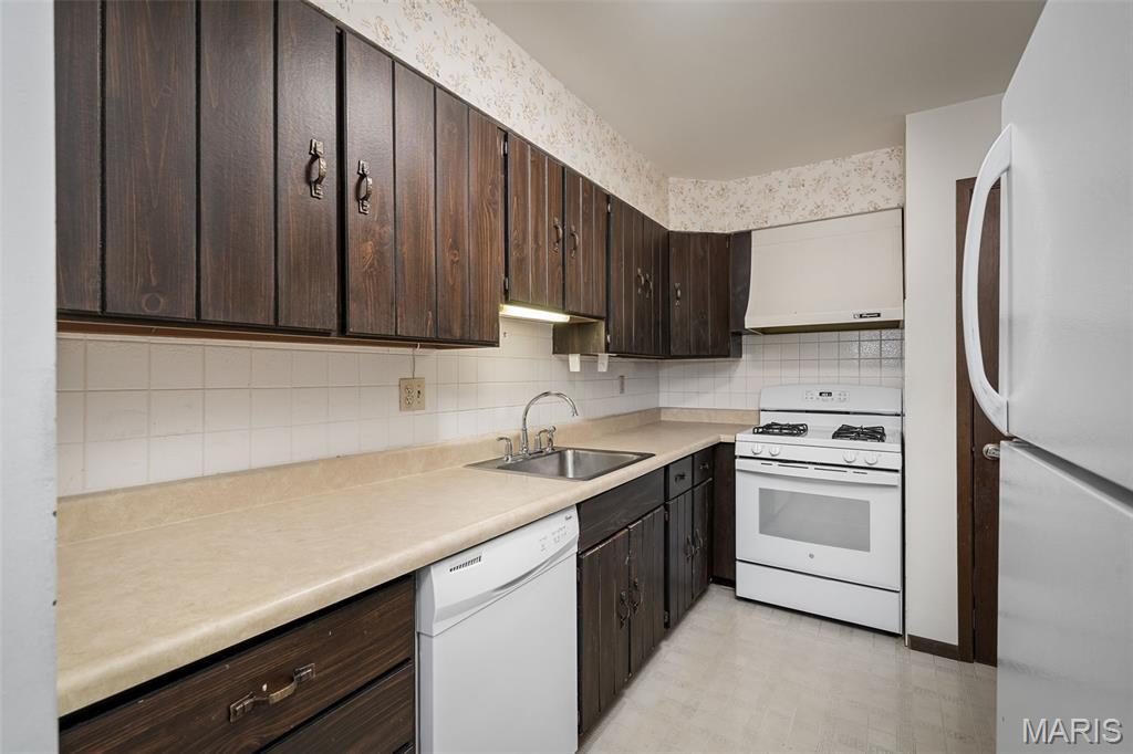 Burtonwood Manor 2 Condo - Residential