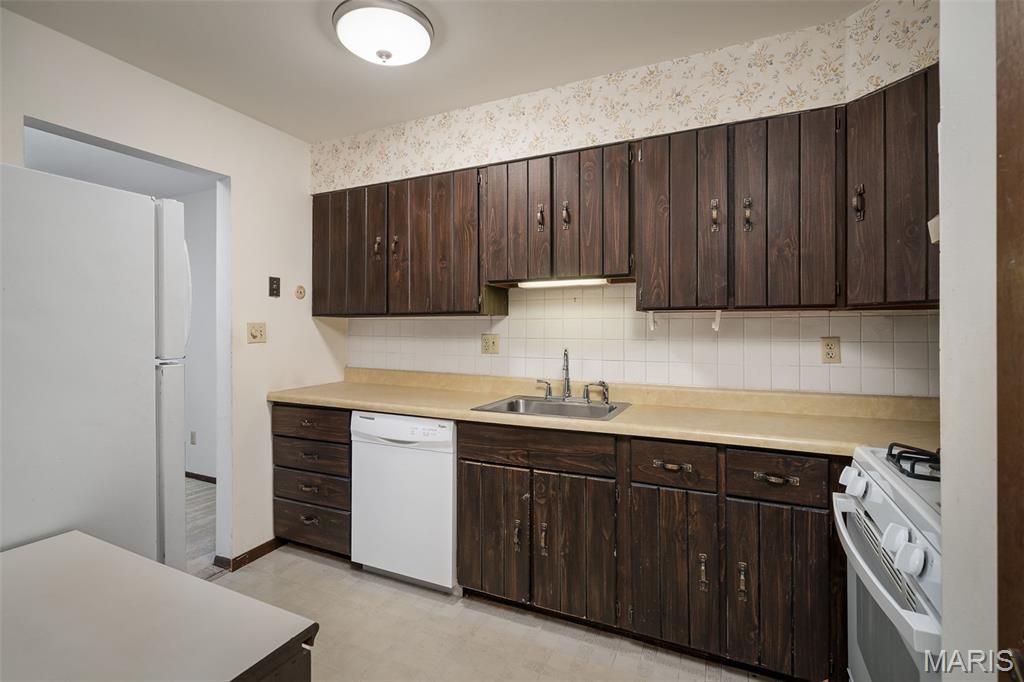 Burtonwood Manor 2 Condo - Residential