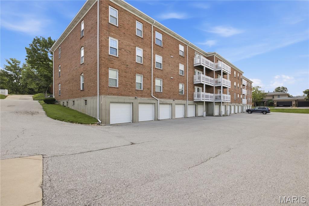Cambridge Courts Condo - Residential