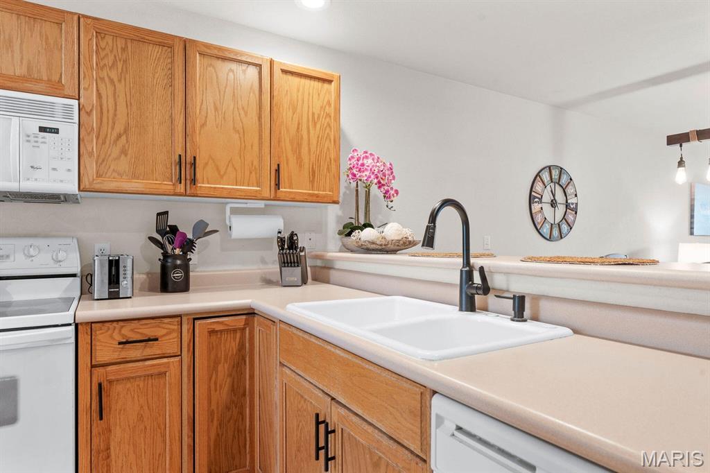 Emerald Bay Yacht Cl - Residential