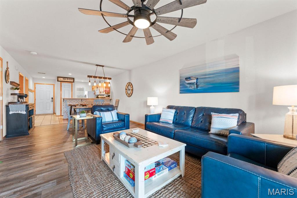 Emerald Bay Yacht Cl - Residential
