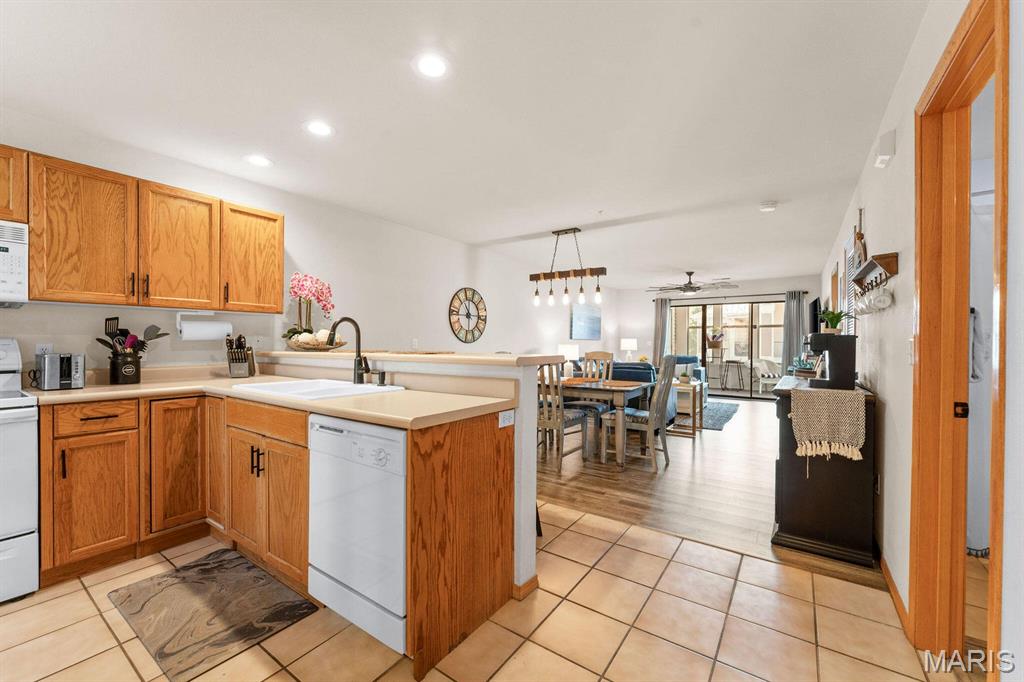 Emerald Bay Yacht Cl - Residential