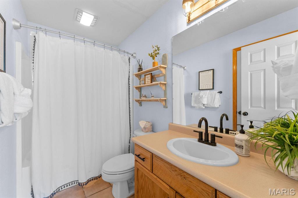 Emerald Bay Yacht Cl - Residential