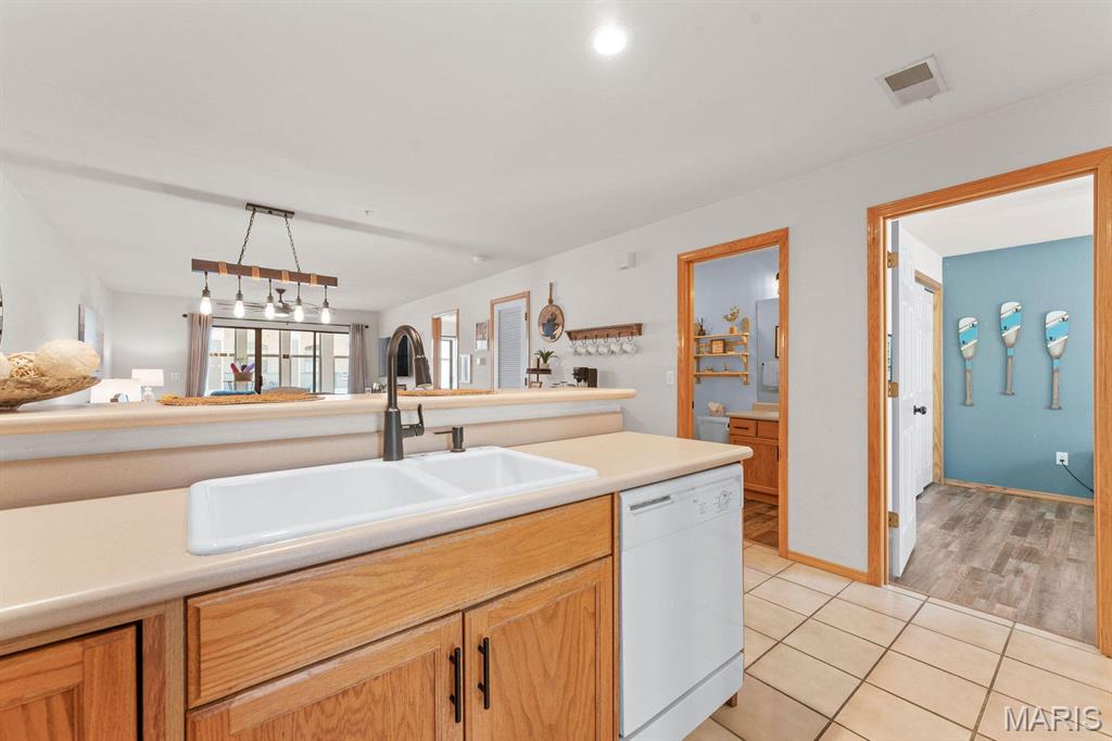 Emerald Bay Yacht Cl - Residential