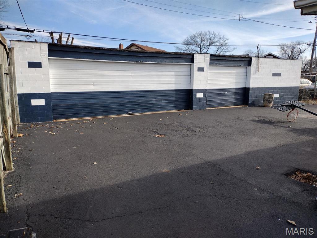 Two car Garage available ASAP for lease