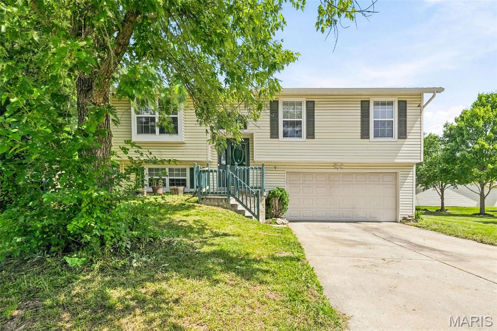 First showings at open house Thursday 7/2, 4-6 pm. This 3 bedroom, 3 full-bath split-level at 9 Fort Zumwalt Dr is the one savvy buyers have been waiting for and priced advantageously to reward the buyer ready to make it their own! The main level impresses with soaring vaulted ceilings in the family room, a dining area with slider access to the deck, and a kitchen layout that's ready for your vision. 
Some updates completed in bathrooms on the main level mean the heavy lifting has already been started. The walk out lower level expands your living space with a spacious family room featuring laminate flooring and a flexible office or hobby room that is perfect for working from home, a playroom, or creative studio. Step outside to a large, level yard ideal for entertaining, gardening, or simply enjoying the outdoors. Refrigerator, washer, and dryer are all included, so you can move right in and start building equity from day one. Opportunities like this, in a prime O'Fallon location at this price point are rare!